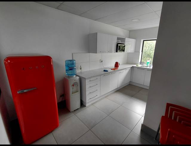 480M² OFFICE TO LET IN VORNA VALLEY